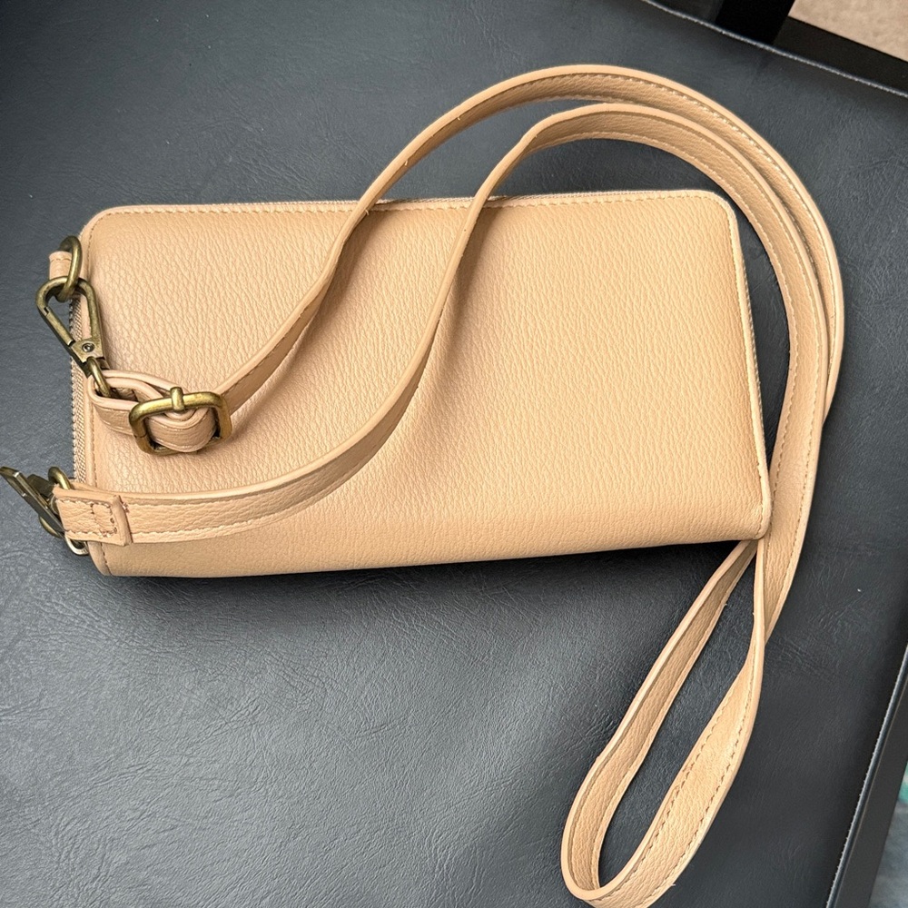 Elegant Tan Leather Crossbody Bag